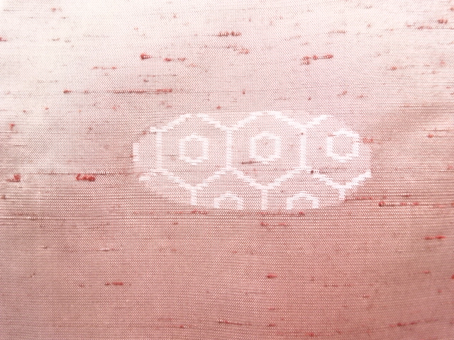  アンティーク　霞に古典柄織出し手織り節紬着物